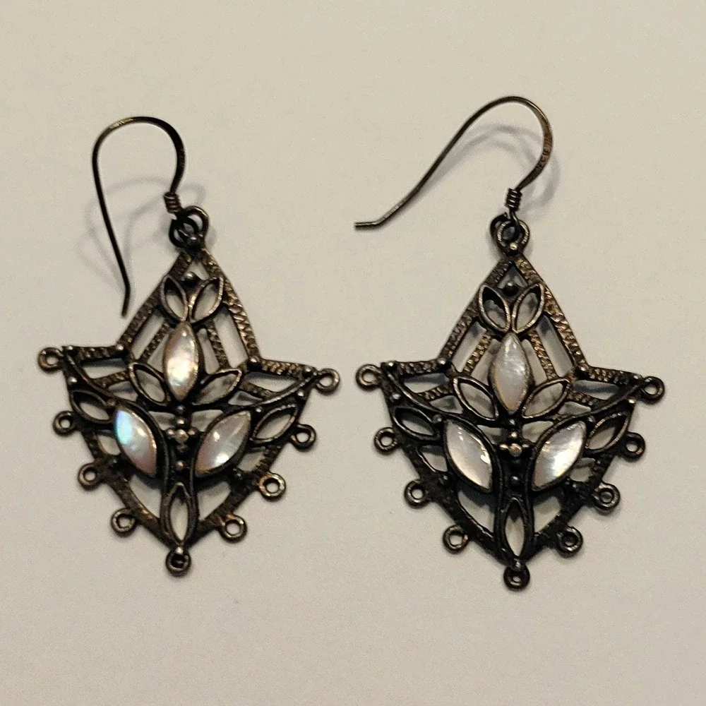 VINTAGE STERLING SILVER/MOTHER IF PEARL DANGLE EARRINGS